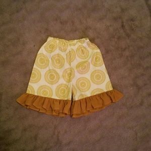 Persnickety ruffle shorts